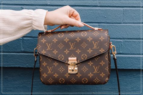 louis vuitton spot a fake bag|louis vuitton knockoff bags.